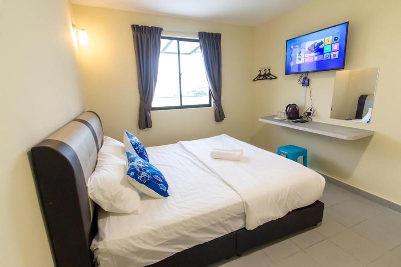 Southern Tip Hotel Pontian Kecil Exterior foto