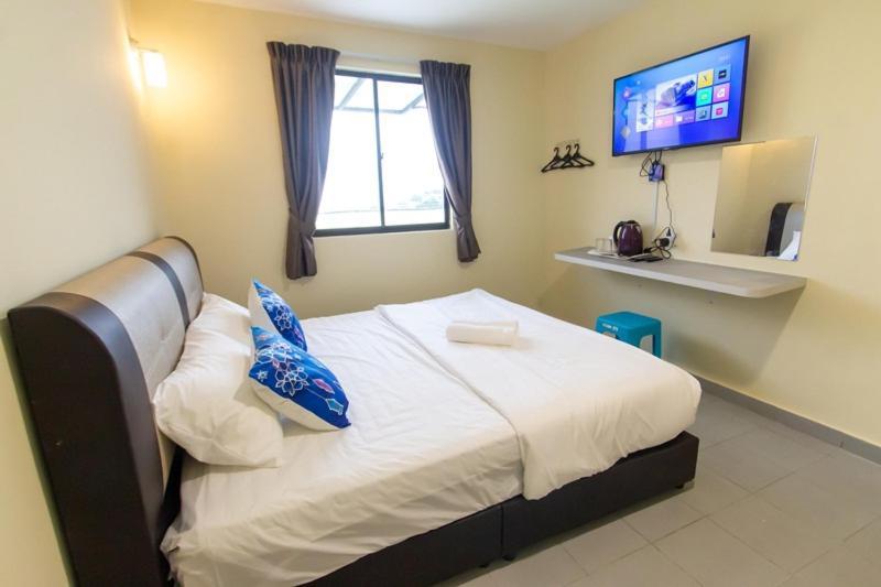 Southern Tip Hotel Pontian Kecil Exterior foto